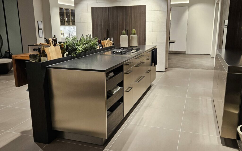 Showroomkeuken S9 Urban rvs fronten