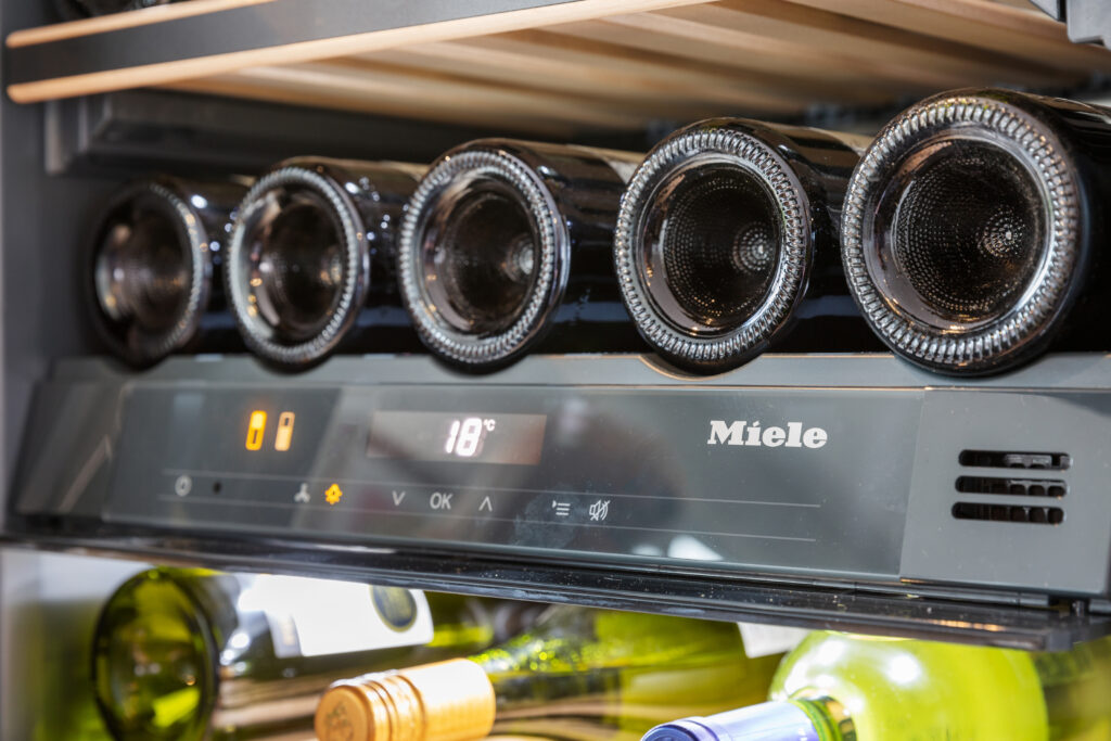 Familie van Griensven-Dirkx wijnklimaatkast