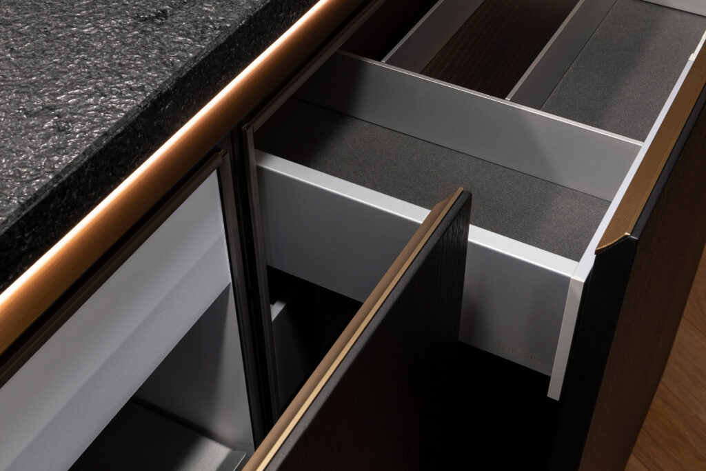 SieMatic Classic keuken zwart hout interieur