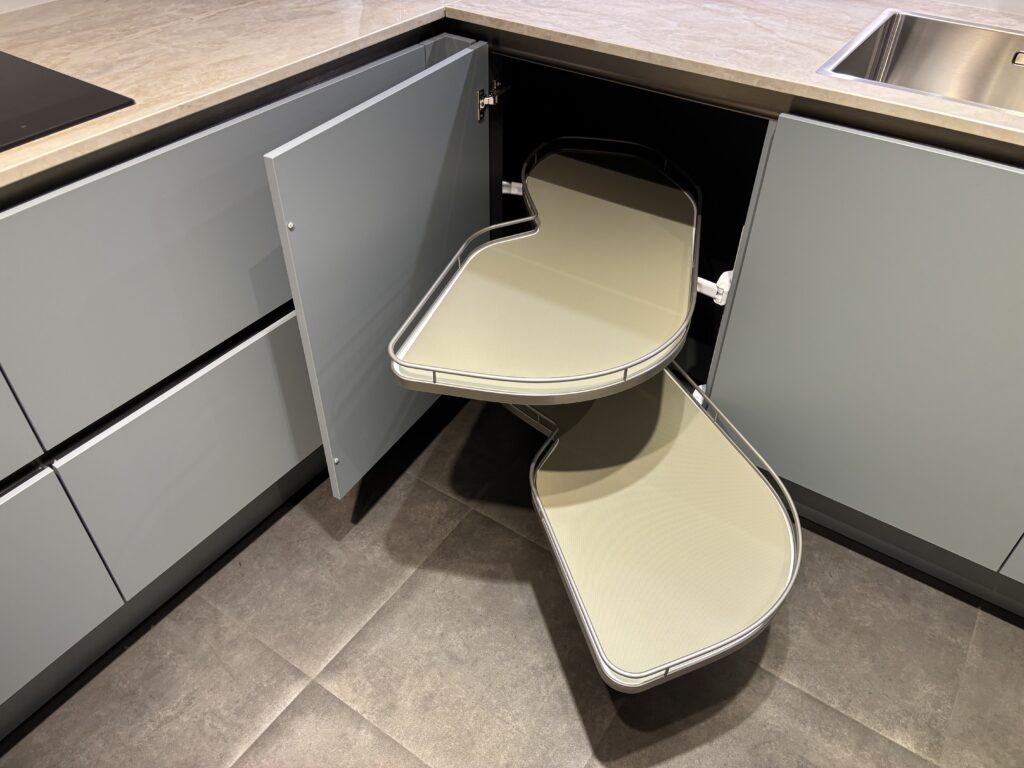 Showroomkeuken B16 kasten