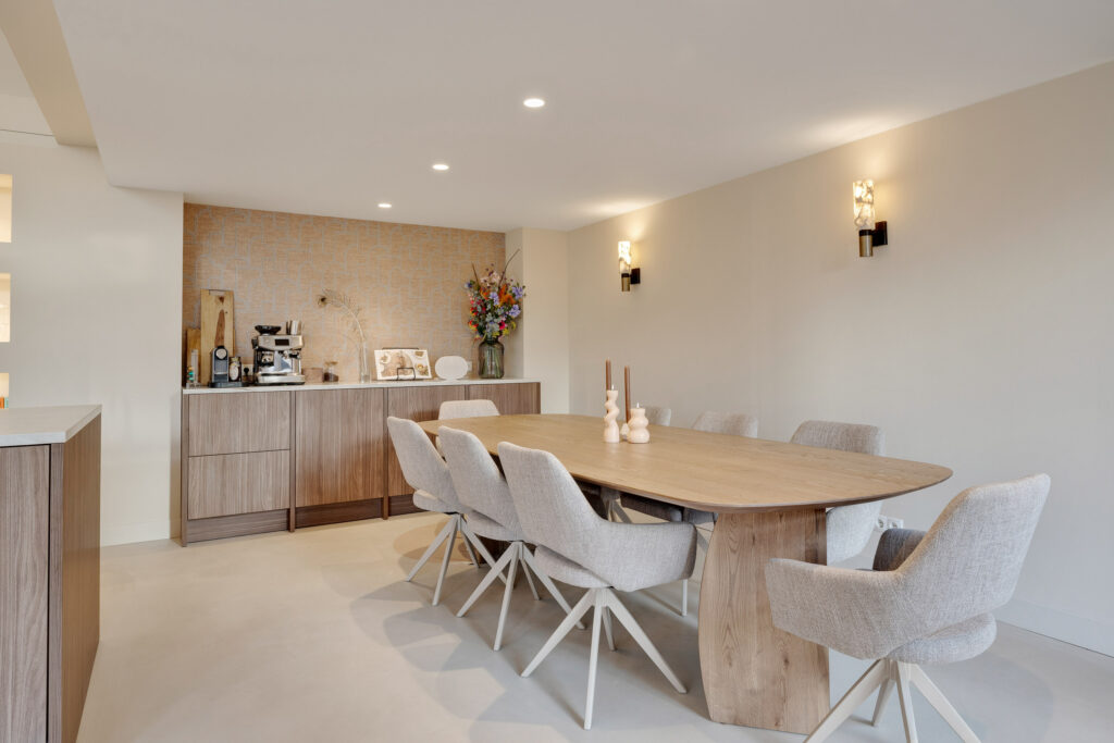 Familie Lavrijssen eetkamer